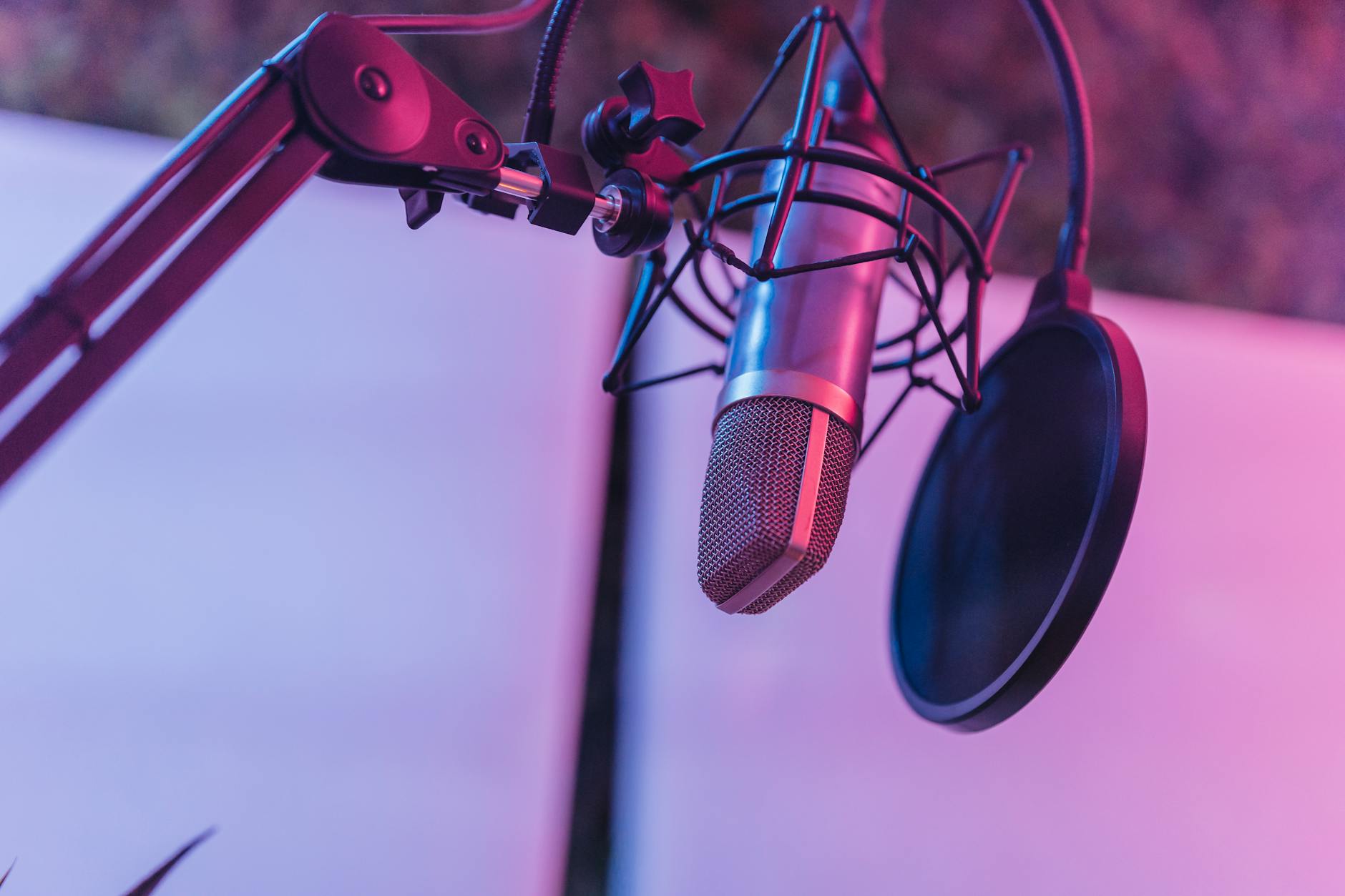 Earn income using AI voiceover tools: create professional audio and monetize your talent online
