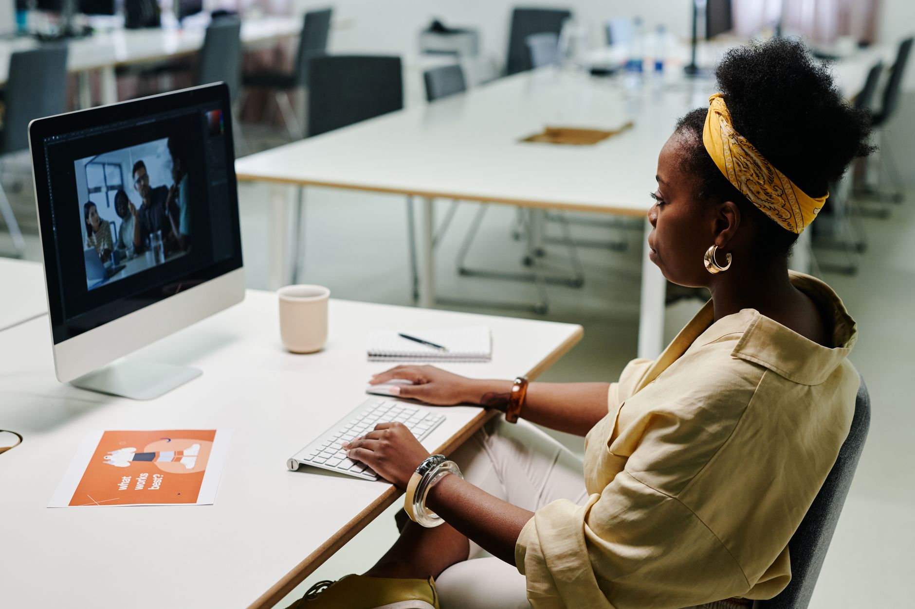 Step-by-step guide to applying Midjourney AI tools for boosting business creativity and productivity