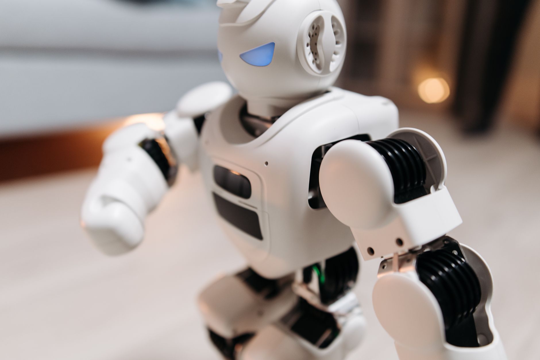 AI prompt engineering course for beginners teaching how to craft effective prompts for chatbots and models